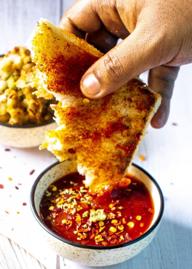 Vegetarian Mini Pizza Pocket with Bread