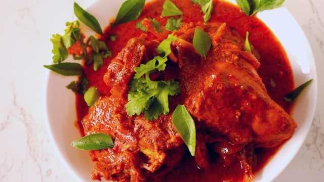 So, without any further delay, quickly learns how to make this awesome Chicken Chettinad recipe