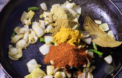 Frying the dry spices