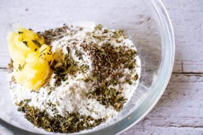 making the methi mathri dough