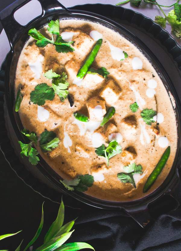 White Reshmi Paneer Recipe in a black bowl