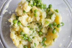 Boiled potatoes with Green peas mashed