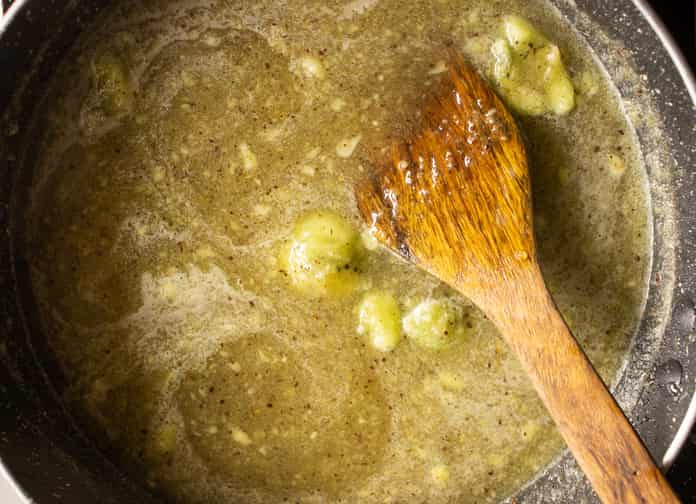 kiwi puree added to sugar syrup